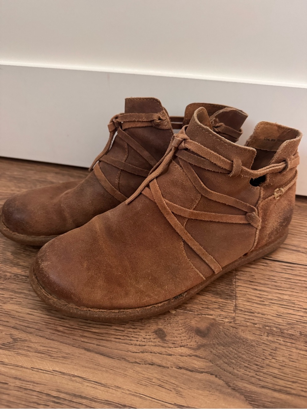Born ankle boots 8.5